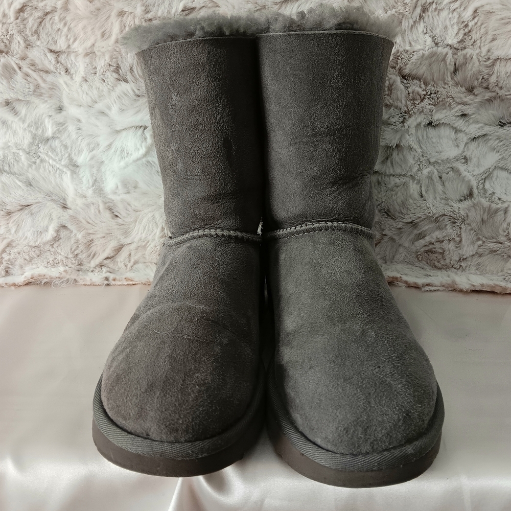 🖤 UGG GREY SHEEPSKIN SUEDE BOOTIES WITH BOWS BEAUTIFUL! 🖤  6 (37) Adult